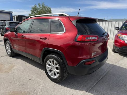 Used 2016 Jeep Cherokee Latitude w/ Cold Weather Group AWD/4WD image 6