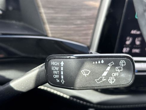 Used 2024 Volkswagen Atlas SEL Premium R-Line image 21