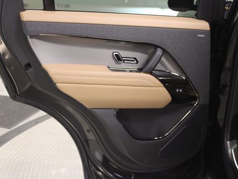 Used 2025 Land Rover Range Rover Sport SE image 38