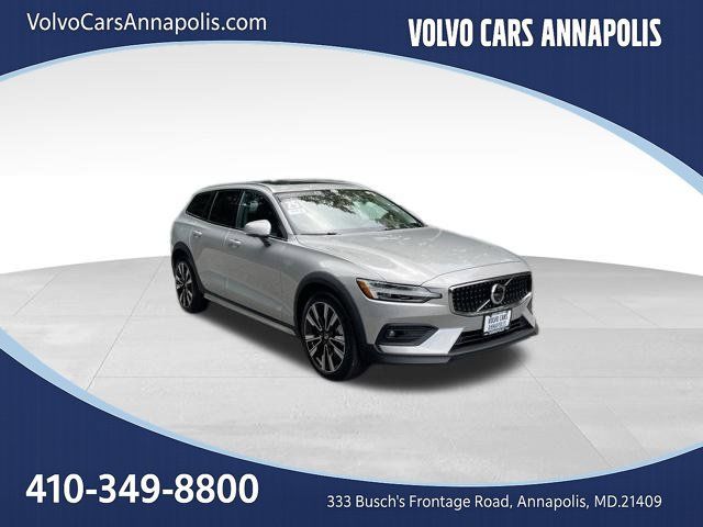 Certified 2025 Volvo V60 B5 Cross Country Ultra AWD/4WD image 1