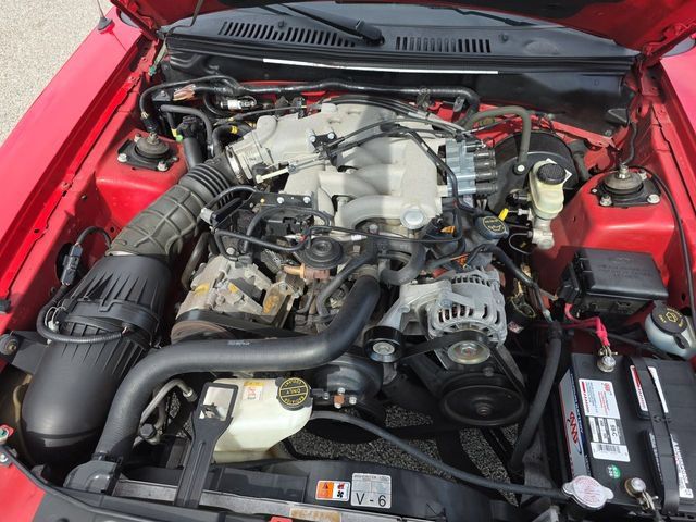 Used 2004 Ford Mustang Convertible RWD image 28