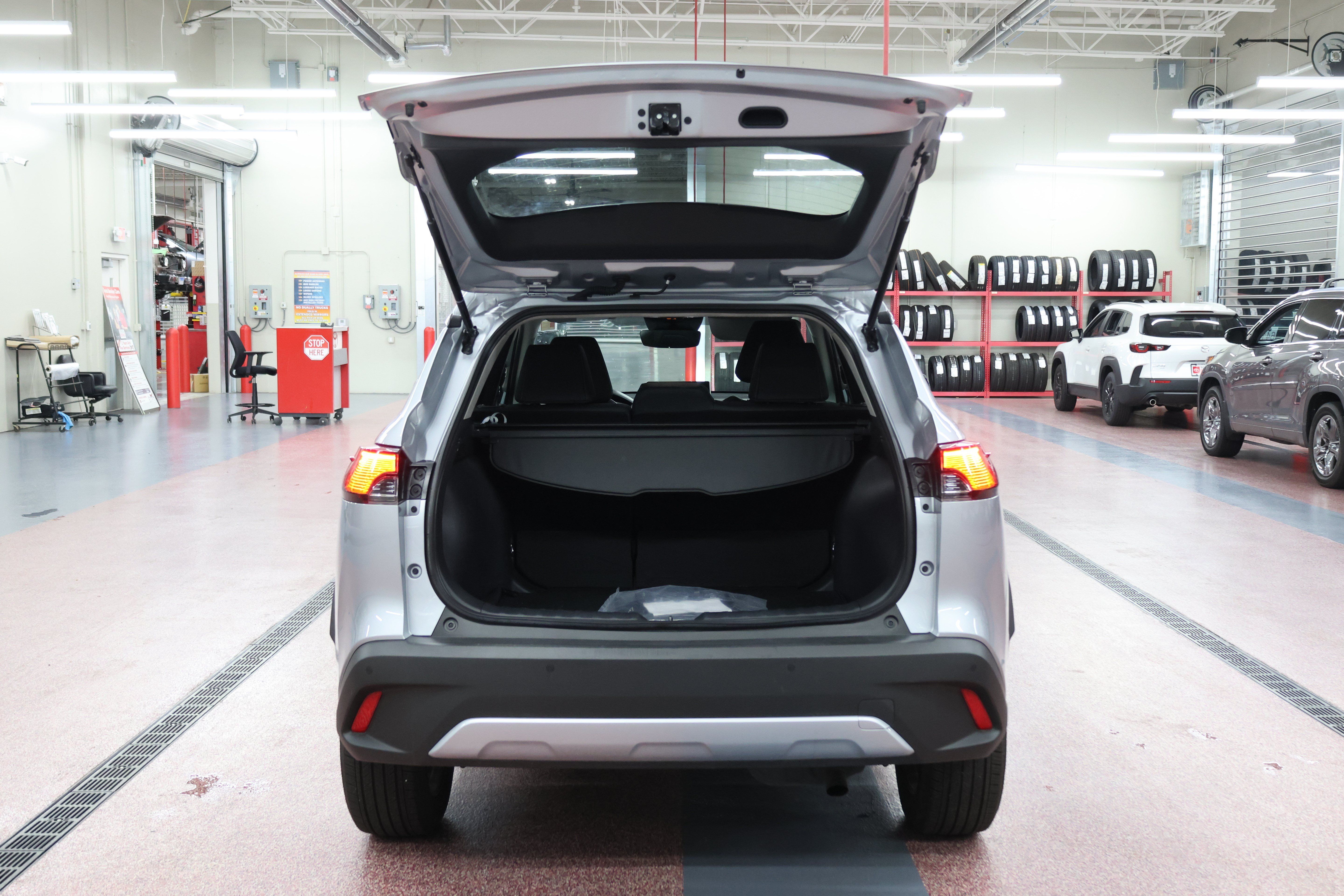 Certified 2026 Toyota Corolla Cross XLE FWD image 5