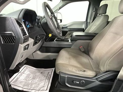 Used 2017 Ford F250 XLT w/ XLT Premium Package AWD/4WD image 12