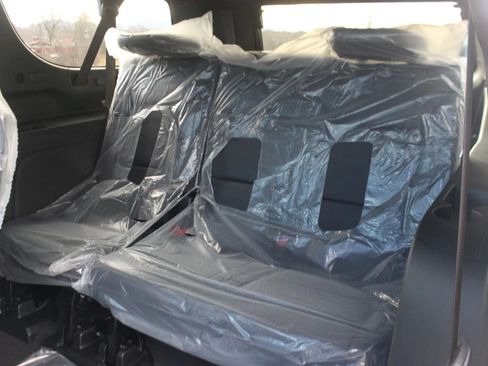 New 2026 GMC Yukon XL Denali w/ Sun & Power Step Package AWD/4WD image 12