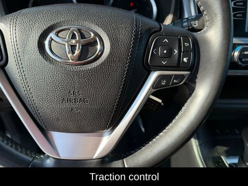 Used 2017 Toyota Highlander XLE image 11