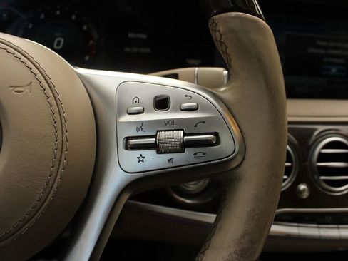 Used 2019 Mercedes-Benz S 560 4MATIC Sedan w/ Premium Package image 28