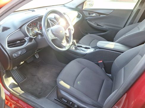 Used 2017 Chevrolet Malibu LT image 16