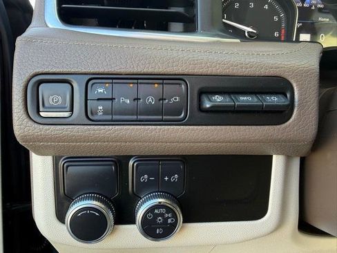 Used 2021 GMC Yukon Denali w/ Denali Premium Package image 28