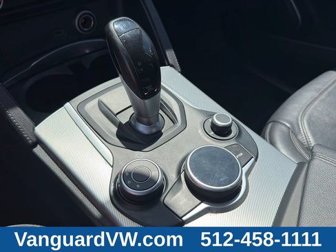 Used 2018 Alfa Romeo Stelvio Sport w/ Quick Order Package 22J Sport AWD/4WD image 14