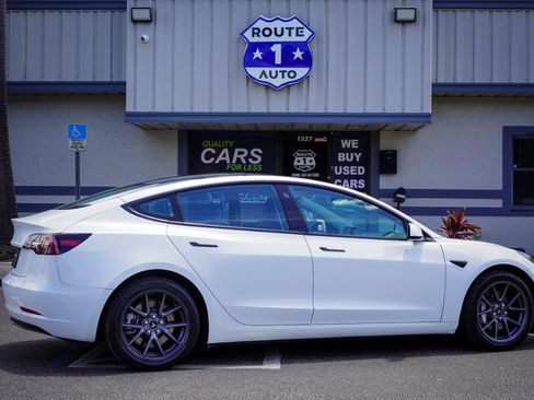 Used 2023 Tesla Model 3 Standard Range RWD image 4
