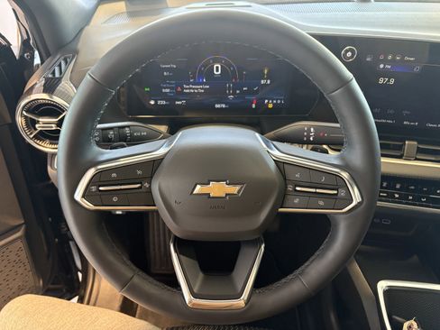 Used 2025 Chevrolet Equinox LT image 9