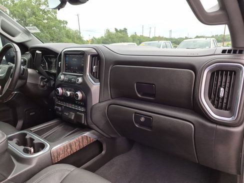 Used 2021 GMC Sierra 2500 Denali w/ Denali Black Diamond Edition AWD/4WD image 43