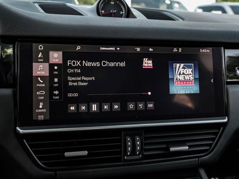 Used 2021 Porsche Cayenne image 31