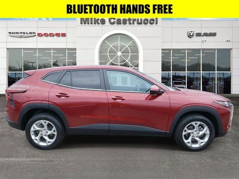 Used 2024 Chevrolet Trax LS w/ LS Convenience Package image 3