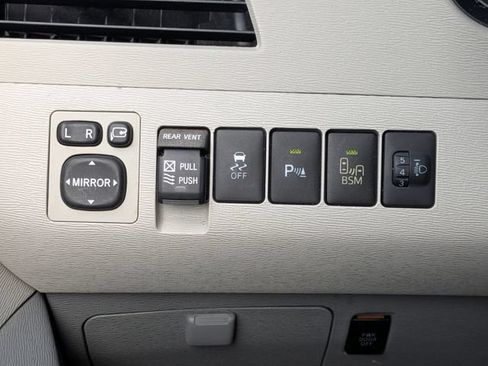 Used 2014 Toyota Sienna Limited w/ Limited Premium Package FWD image 28