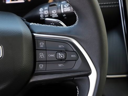 New 2025 Jeep Grand Cherokee Altitude image 22