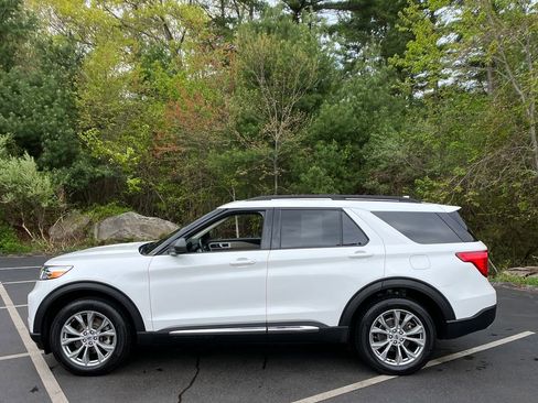 Used 2023 Ford Explorer XLT w/ Equipment Group 202A AWD/4WD image 2