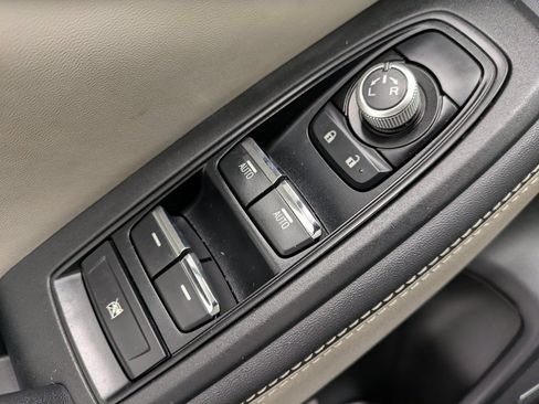 Used 2022 Subaru Forester Limited w/ Popular Package #3 image 9