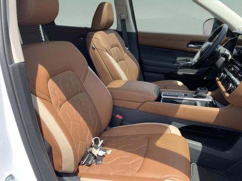New 2026 Nissan Pathfinder Platinum FWD image 22
