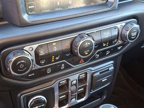 Used 2018 Jeep Wrangler Unlimited Sahara w/ Dual Top Group image 14