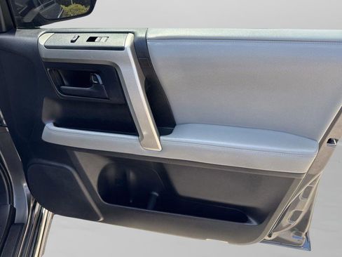 Used 2011 Toyota 4Runner SR5 w/ Premium Pkg w/Leather RWD image 16