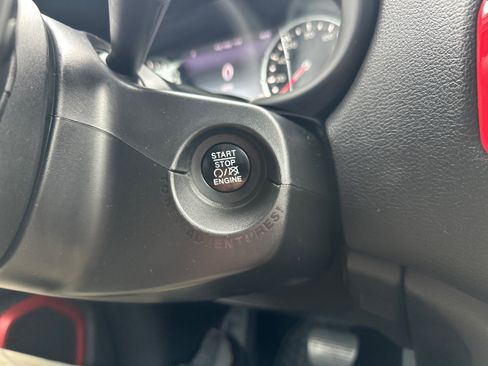 Used 2017 Jeep Renegade Trailhawk AWD/4WD image 33
