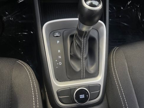 Used 2024 Hyundai Venue SEL image 15