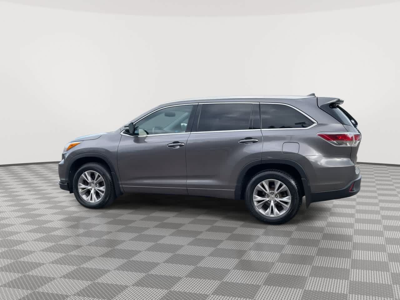 Used 2015 Toyota Highlander XLE AWD/4WD image 6