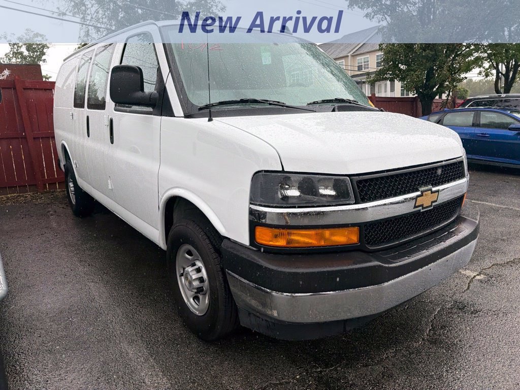 Used 2025 Chevrolet Express 2500 w/ Driver Convenience Package RWD image 2