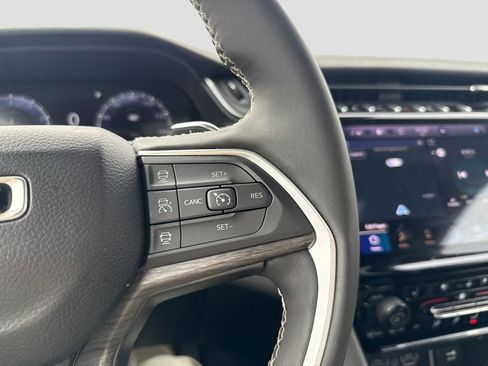 Used 2024 Jeep Grand Cherokee Limited w/ Luxury Tech Group II image 16