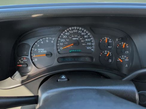 Used 2005 Chevrolet Silverado 2500 LS image 11