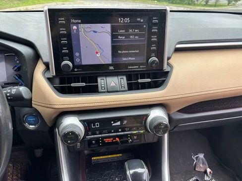Used 2020 Toyota RAV4 Limited AWD/4WD image 17