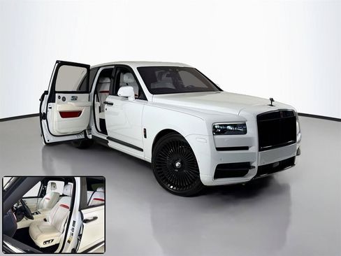 Used 2021 Rolls-Royce Cullinan AWD/4WD image 2