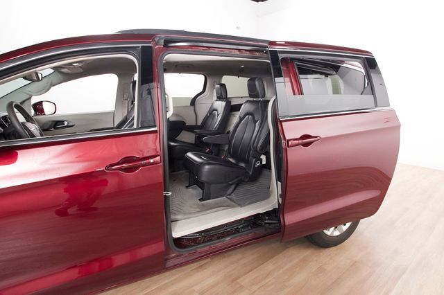 Used 2022 Chrysler Pacifica Touring-L AWD/4WD image 21