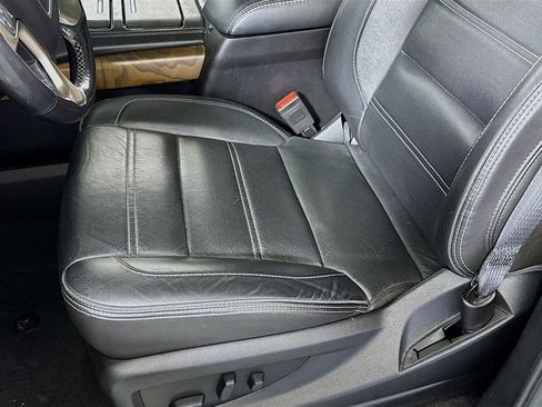 Used 2019 GMC Yukon Denali w/ Denali Ultimate Black Edition AWD/4WD image 20