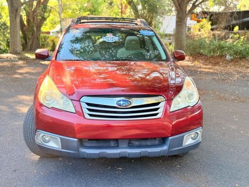 Used 2011 Subaru Outback 2.5i Premium image 2