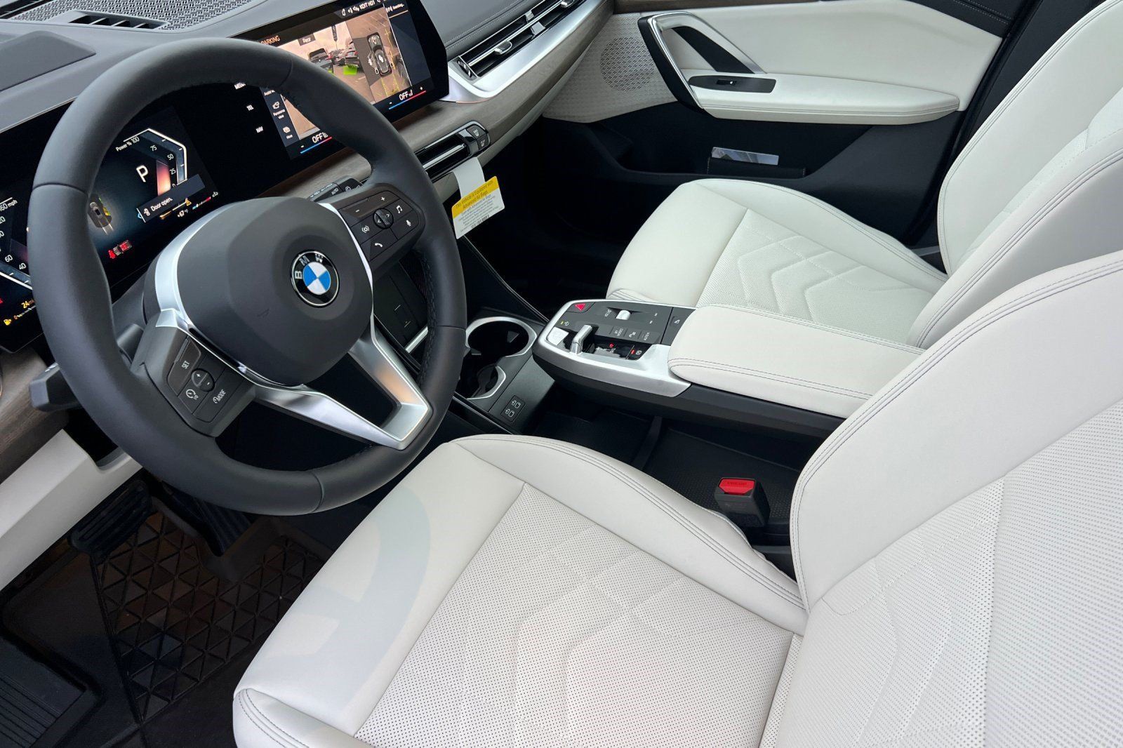 Used 2026 BMW X1 xDrive28i w/ Technology Package AWD/4WD image 4