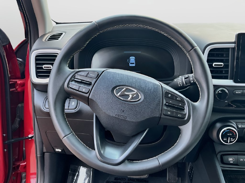 Used 2025 Hyundai Venue Limited FWD image 11