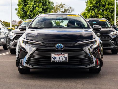 Used 2024 Toyota Corolla LE FWD image 2