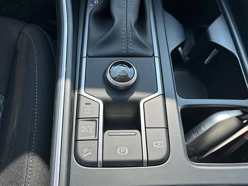 New 2025 Kia Sorento LX image 17