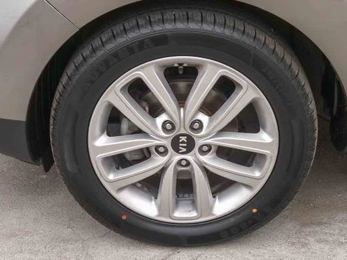 Used 2019 Kia Soul + FWD image 4