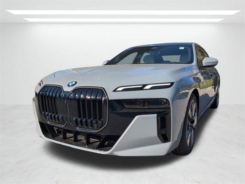 New 2026 BMW 760i xDrive w/ Premium Package image 8