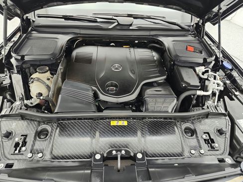 Used 2024 Mercedes-Benz GLS 450 4MATIC image 17
