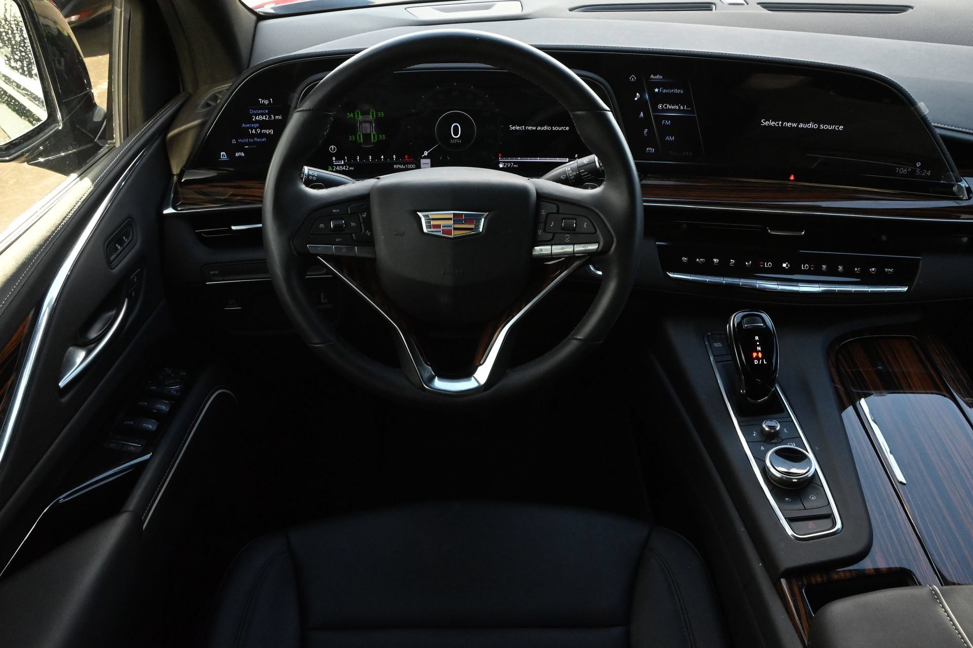Used 2024 Cadillac Escalade Luxury RWD image 10