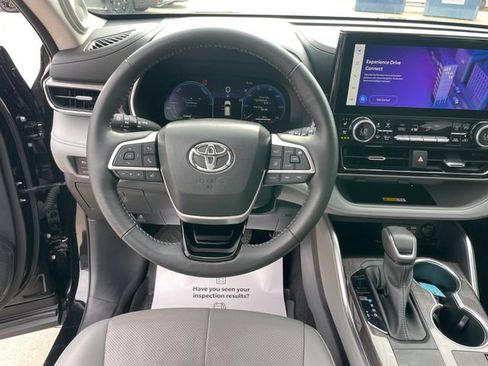 Used 2023 Toyota Highlander Limited AWD/4WD image 23