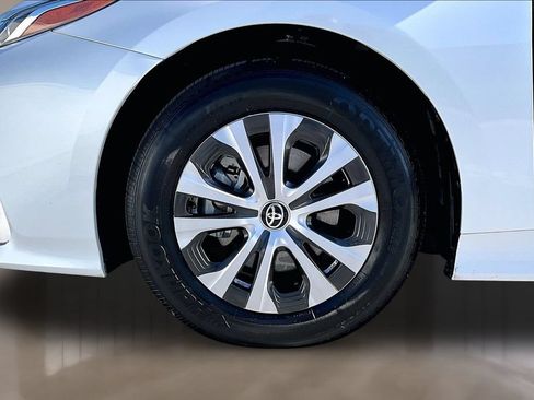 Used 2022 Toyota Prius Prime XLE FWD image 32