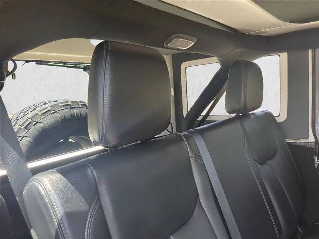 Used 2018 Jeep Wrangler Unlimited Sahara AWD/4WD image 19