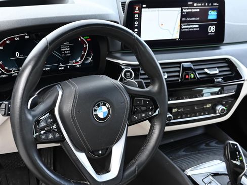 Used 2023 BMW 530i xDrive w/ Premium Package image 14