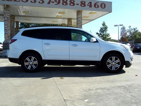Used 2017 Chevrolet Traverse LT image 9