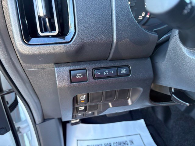 Used 2026 Nissan Frontier PRO-4X AWD/4WD image 24